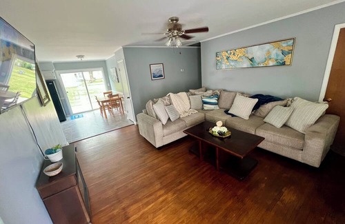 Oakhurst Casa | Charming 2-bedroom house in beautiful Tulsa with AC, WiFi