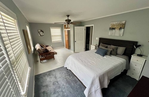 Oakhurst Casa | Charming 2-bedroom house in beautiful Tulsa with AC, WiFi
