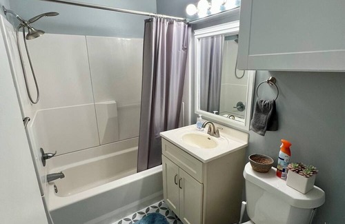 Oakhurst Casa | Charming 2-bedroom house in beautiful Tulsa with AC, WiFi