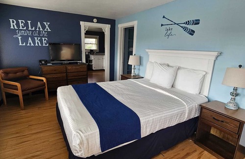 Lakeport Cabina | Cabin with 1 Queen bed & 2 Doubles /Kitchen