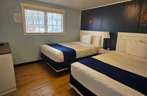 Lakeport Cabina | Cabin with 1 Queen bed & 2 Doubles /Kitchen
