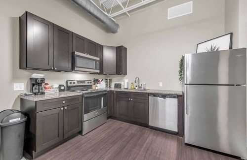 Waldron Apartamento | Sleek, modern loft minutes from Airport, FAST WiFi