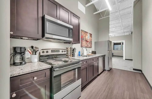 Waldron Apartamento | Modern Industrial Loft Near Airport High-SpeedWiFi