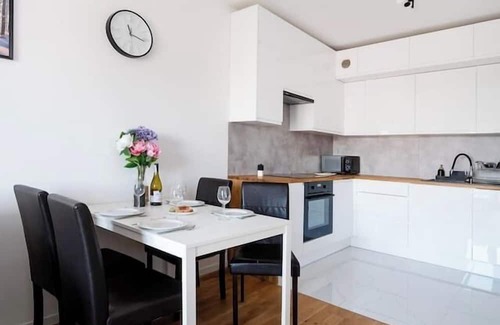 Lodz Apartamento | Wróblewskiego Apt - Balcony, Parking, Workspace - by Rentujemy