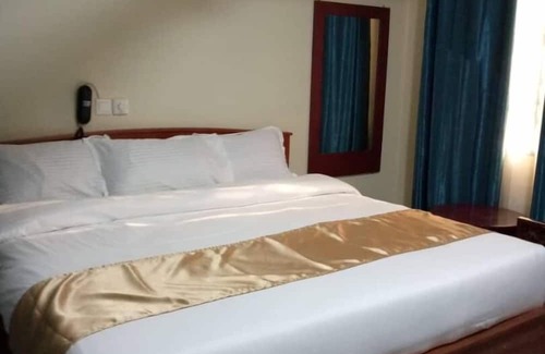 Kumasi Cabina | LIZAB LODGE