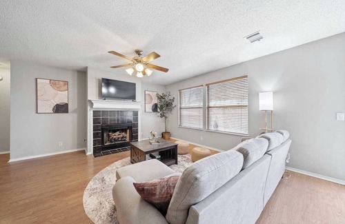 Cat Hollow Casa | Luckenwald Cove Retreat