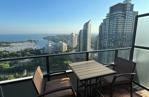Humber Bay Shores Condominio | 1 Bedroom condo with stunning view of lakeshore