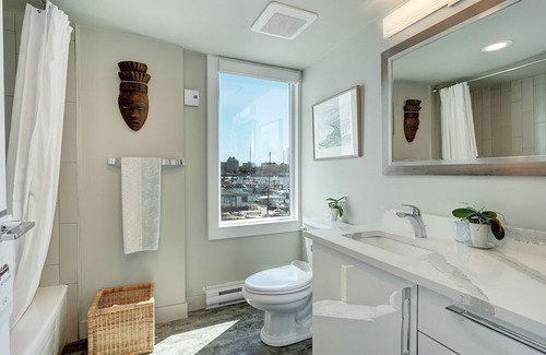 Inner Harbour Condominio | Harbour View Executive Suite – Unparalleled Views in Victoria!
