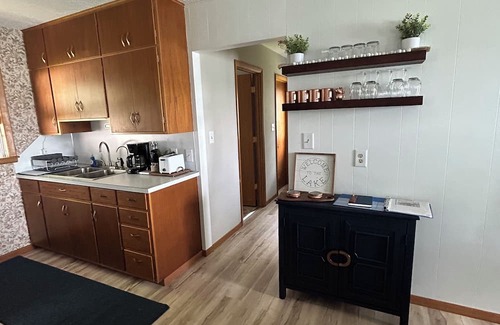 Villard Cabina | Cozy, pet friendly 2-bedroom cabin on beautiful lake Amelia.