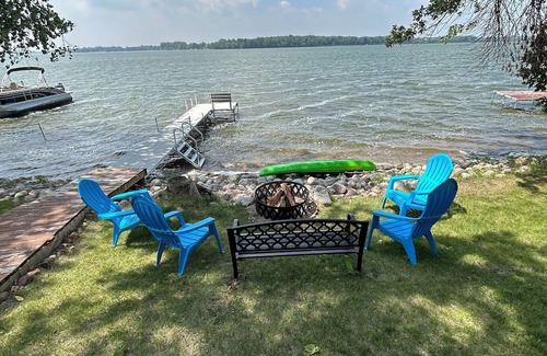 Villard Cabina | Cozy, pet friendly 2-bedroom cabin on beautiful lake Amelia.