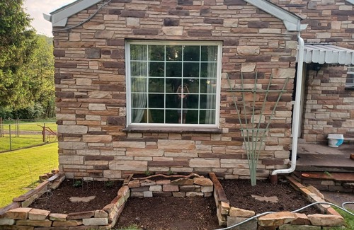 Star City Casa | Simple, cozy 2-bedroom single family house in Morgantown w/ AC, WiFi, dogs ok