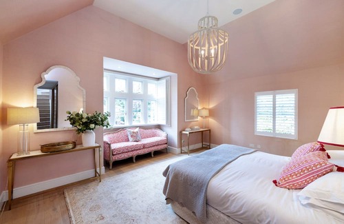 Coombe Hill Casa | Luxury gated 6 bed Home with 15m heated pool and mature gardens