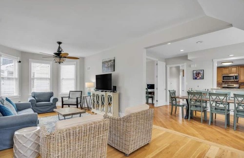 Manasquan Casa | Charming 4 Bedroom House with Pool and tropical backyard Oasis