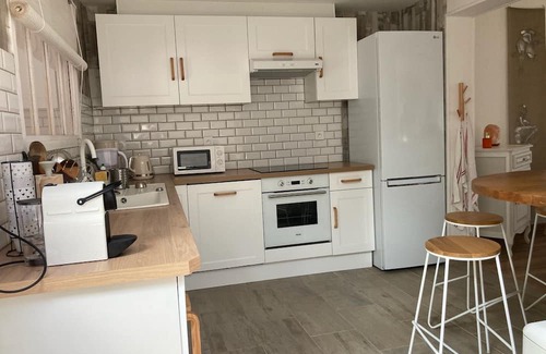 Rochefort Casa | Maison Dartiste de Plain Pied 3 Avec Patio Fleuri au Calme