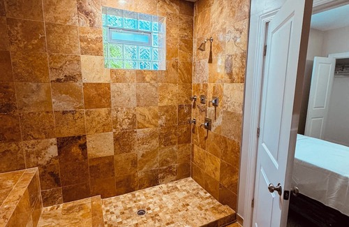 Bridgeport Condominio | Spacious 5-bedroom 4-bath condo with Fireplace, Patio and WiFi in Chicago