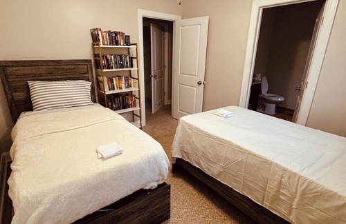 Bridgeport Condominio | Spacious 5-bedroom 4-bath condo with Fireplace, Patio and WiFi in Chicago
