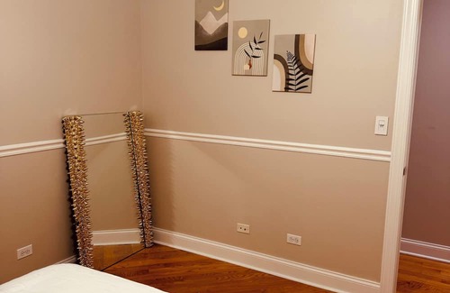 Bridgeport Condominio | Spacious 5-bedroom 4-bath condo with Fireplace, Patio and WiFi in Chicago