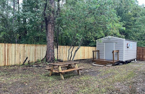 Wesconnett Cabina | Cozy cabin in welcoming Jacksonville with AC