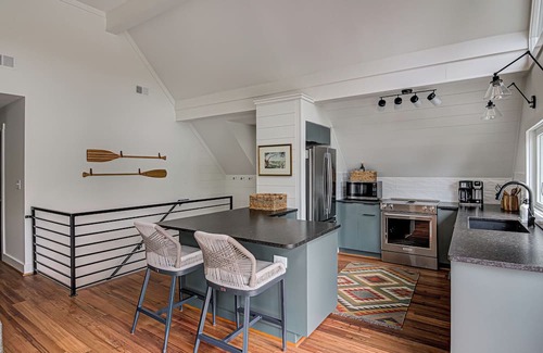 Stokes Casa | Charming 3-Bedroom Lake House w/Hot Tub and Playground