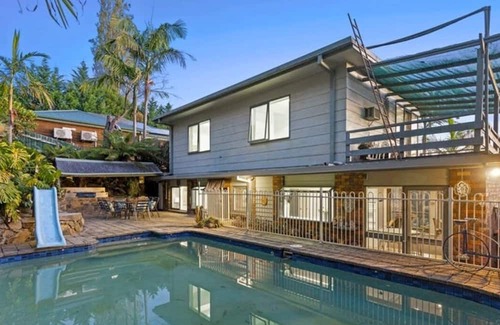 Upper Ferntree Gully Casa | Hilltop Pool Sanctuary near Puffing Billy, 1000 Steps & Westfield Knox