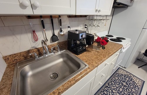 West Roxbury Casa | Comfy and Chic Boston Apartment