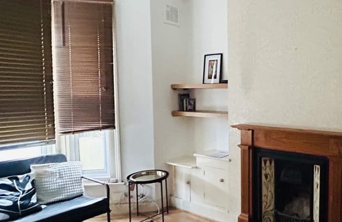 Tollington Apartamento | One Romantic Victorian Apartment in London