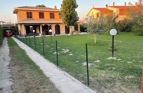 Tarquinia Apartamento | APARTMENT IN VILLA IN FRONT OF THE SEA