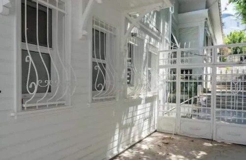 Adalar Apartamento | Luxury palace house 2+1, Magnificent sea view