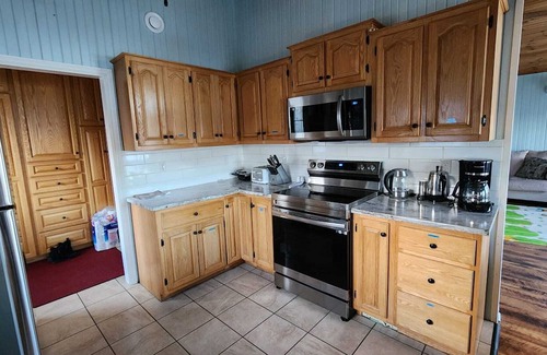 Smiths Corner Casa | Charming 3-bedroom house on the Lake with Hot tub