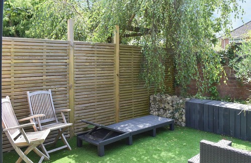 Bournemouth Cabaña | You will adore this stylish cabin, the perfect Hideaway for two.