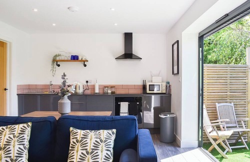 Bournemouth Cabaña | You will adore this stylish cabin, the perfect Hideaway for two.
