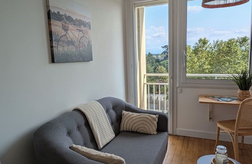 Tarbes Apartamento | Luminous studio with cosy charm, quiet location near town center