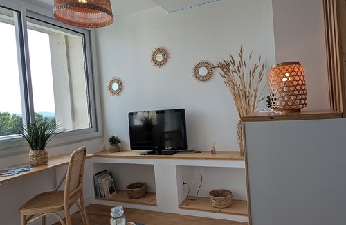 Tarbes Apartamento | Luminous studio with cosy charm, quiet location near town center