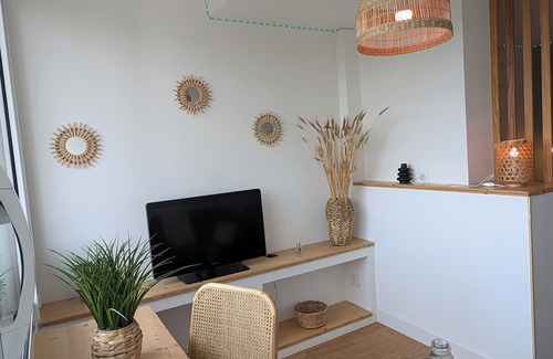 Tarbes Apartamento | Luminous studio with cosy charm, quiet location near town center