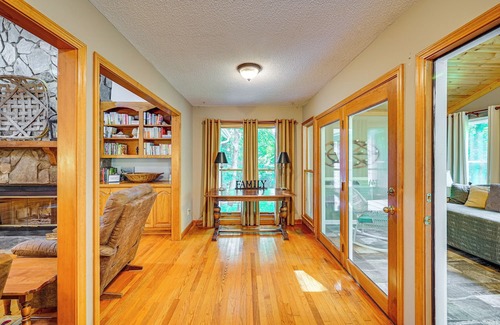 Marietta Casa | Riverfront Retreat: 1 Mi to Jones Gap State Park!