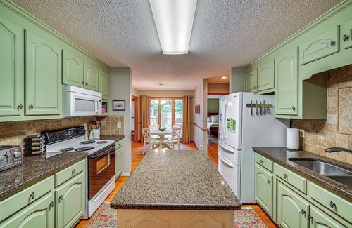 Marietta Casa | Riverfront Retreat: 1 Mi to Jones Gap State Park!