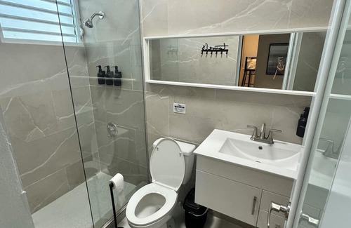 Sabana Llana Norte Casa | lovely 3 bedroom 2 bathroom house CLOSE TO EVERYTHING with AC WiFi TV & balcony