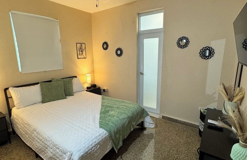 Sabana Llana Norte Casa | lovely 3 bedroom 2 bathroom house CLOSE TO EVERYTHING with AC WiFi TV & balcony
