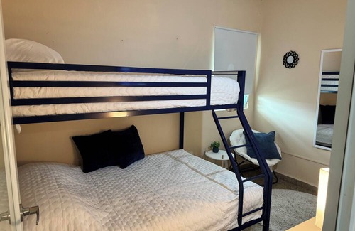 Sabana Llana Norte Casa | lovely 3 bedroom 2 bathroom house CLOSE TO EVERYTHING with AC WiFi TV & balcony