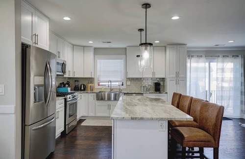 Morgan Casa | 4-bedroom House with Ocean View near NYC Train, Ferry, Waterfront with WiFi, AC