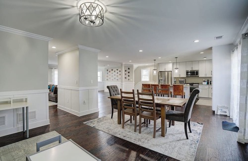 Morgan Casa | 4-bedroom House with Ocean View near NYC Train, Ferry, Waterfront with WiFi, AC