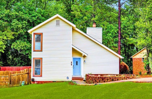 Martinez Casa | Modern 4 Bed Near Augusta: Pool, BBQ, Jacuzzi Tub