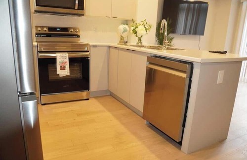 Chapel Hill South Casa | Clean, beautiful and spacious home close to gyms, malls and restaurants