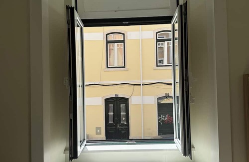 Sao Jorge de Arroios Chalet De Esquí | Tranquil chalet with WiFi in center of Lisboa