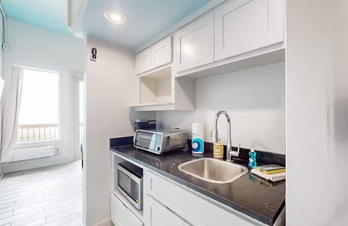 Port Bolivar Cabina | Cozy cabin in oceanfront Bolivar Peninsula with WiFi, AC, Private Pool, Games