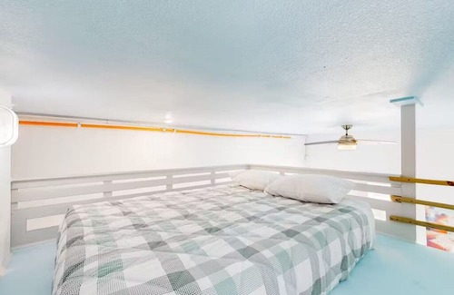 Port Bolivar Cabina | Cozy cabin in oceanfront Bolivar Peninsula with WiFi, AC, Private Pool, Games