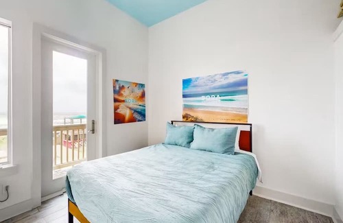 Port Bolivar Cabina | Cozy cabin in oceanfront Bolivar Peninsula with WiFi, AC, Private Pool, Games