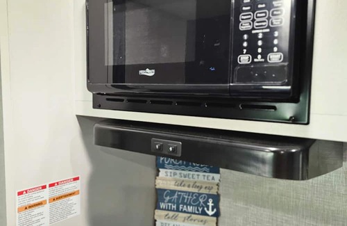 Henderson Casa | Cozy RV in Charming Henderson, Texas for Syrup Festival
