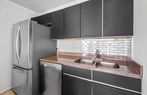 Buena Park Condominio | 1bedroom condo with fitness room fabulous view literally steps away from Beach