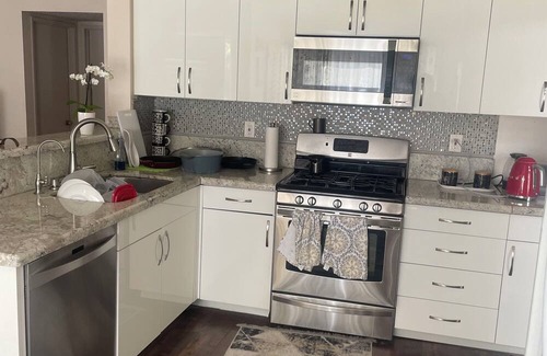 Palmdale Casa | Charming 3-bedroom house in terrific Palmdale with WiFi, AC